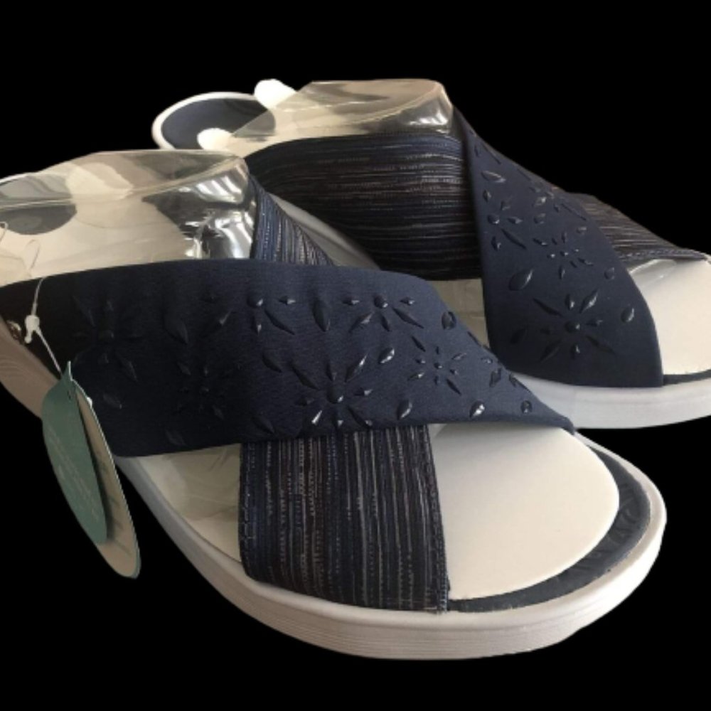 Bzees Navy Diamond Criss Cross Wedge  NIB 11